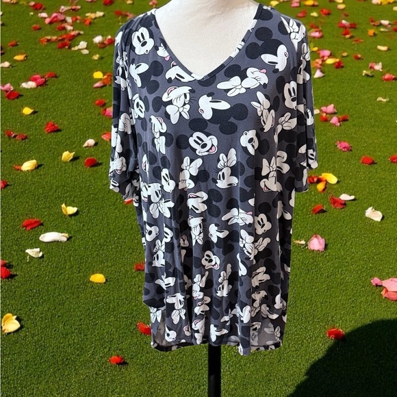 Disney Black and White Mickey Mouse Short Sleeve Tee - Picture 1 of 4